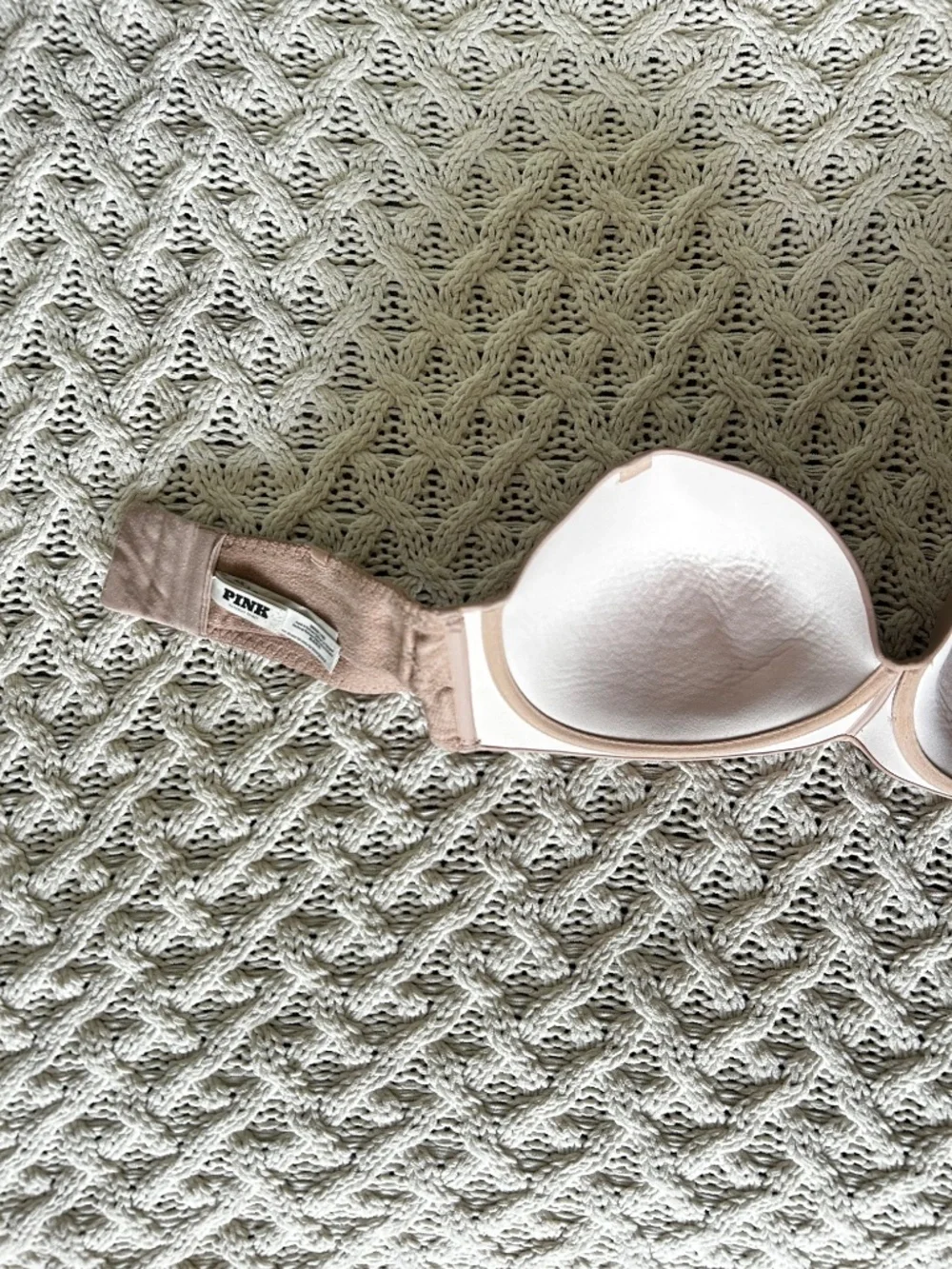Nude seamless strapless bra 🤎